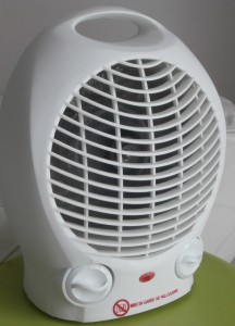 Aujourd'hui j'ai chauffé ma pièce avec cet appareil car il faisait 22° :/. J'ai veillé à ne pas dépasser les 30° dans la pièce. Vous en pensez quoi ? Demain je continue ou pas ?, [Blog] Le début d'une grande histoire - Lasius cf niger