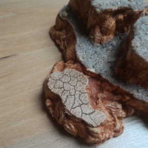 Décor gravé et coloré., [Tutoriel] Fourmilières moulées en mortier bâtard (plastique ou verre)