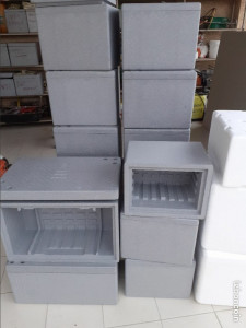 Les fameuses boîtes en question, Diapause sur le balcon