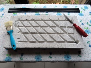 Puits d'humidification, en bas <br />à droite, et rainures de drainage., Mon nouveau nid pour Pheidole flaveria.
