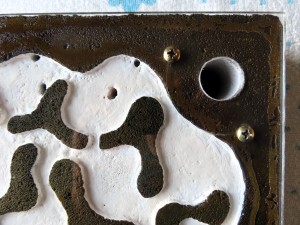 L'ouverture sur le puits d'humidification <br />et les deux traits de colle liquide., Mon nouveau nid pour Pheidole flaveria.