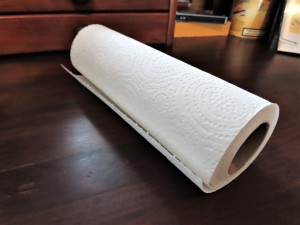 Récupération d'une bobine <br />de rouleau d'essuie-tout., Un tube dans une boîte en plastique