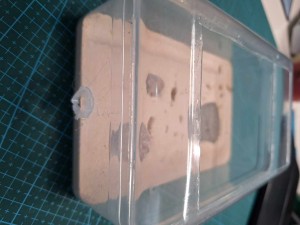 Un tube dans une boîte en plastique, 1000021302.jpg