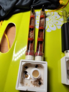 Mini aire de chasse et 2 tubes avec réserve d'eau rechargeable et tapissé de plâtre rouge avec grains de sable., [Blog] La petite aventure de la colonie de Lasius flavus de Salem